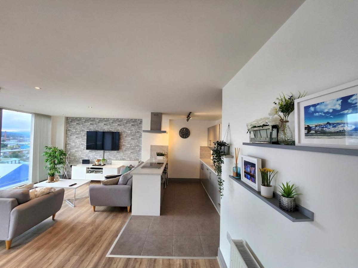 Pass The Keys Stunning Penthouse With Balcony Sunset Views Apartman Belfast Kültér fotó